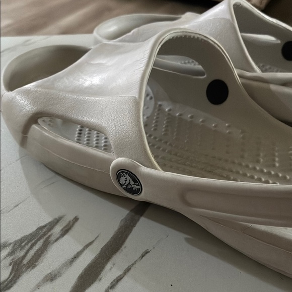 CROCS White Sandals with Perforated Design - Picture 5 of 7